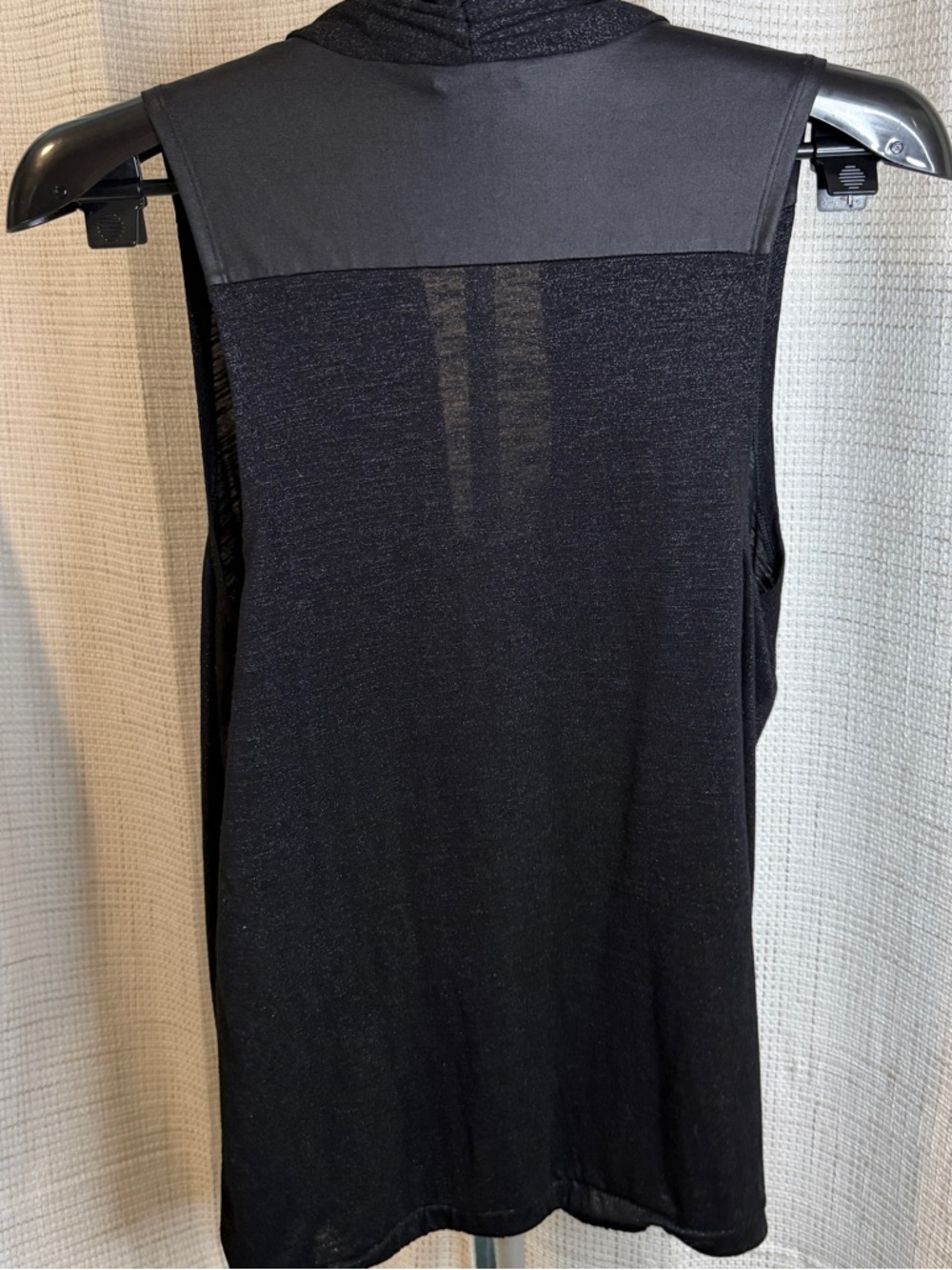 Rock & Republic V-Neck Top - Picture 2 of 9